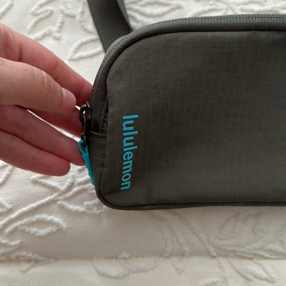 Lululemon belt bag NWOT - Picture 5 of 8